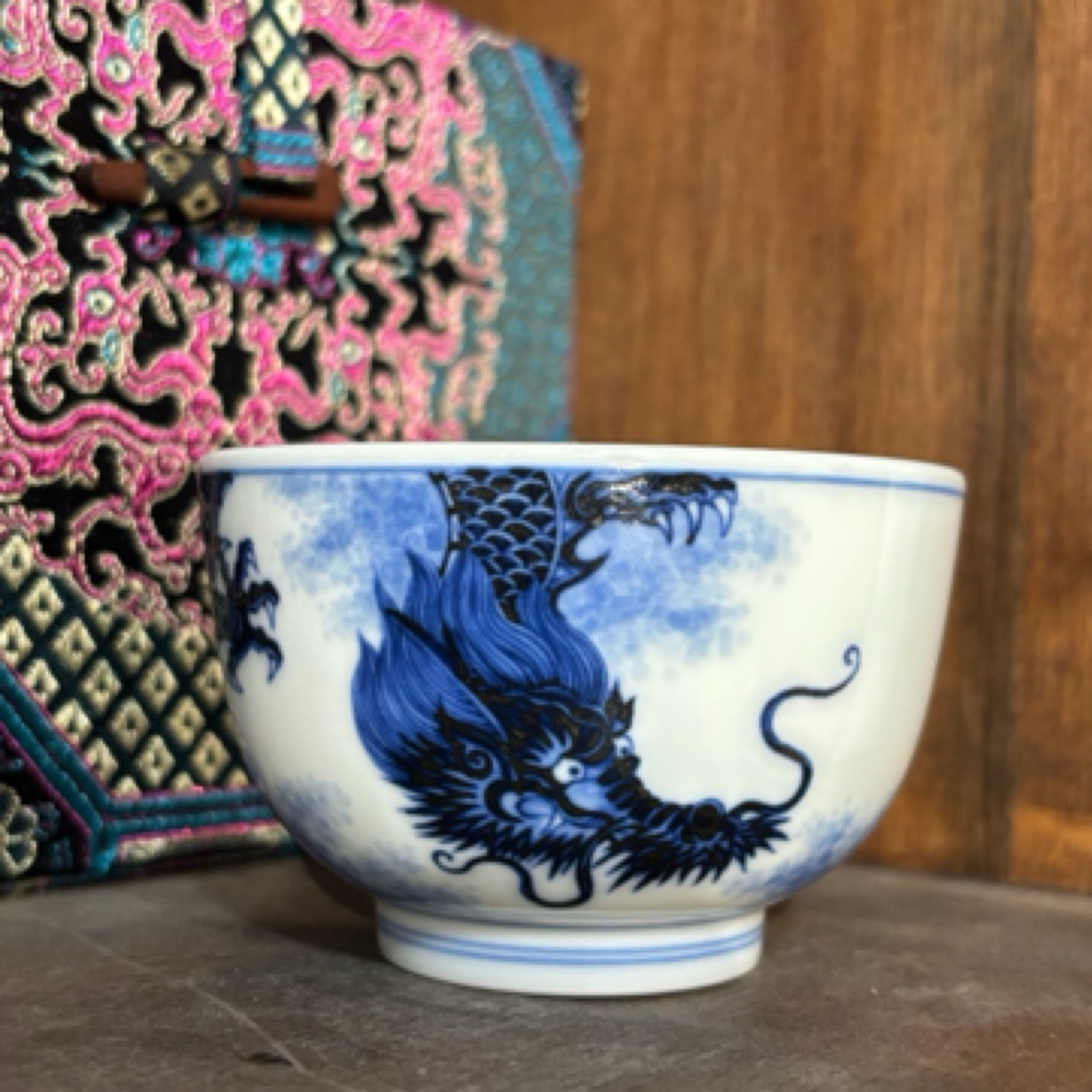 景德镇小卿亭仿明青花穿云龙杯