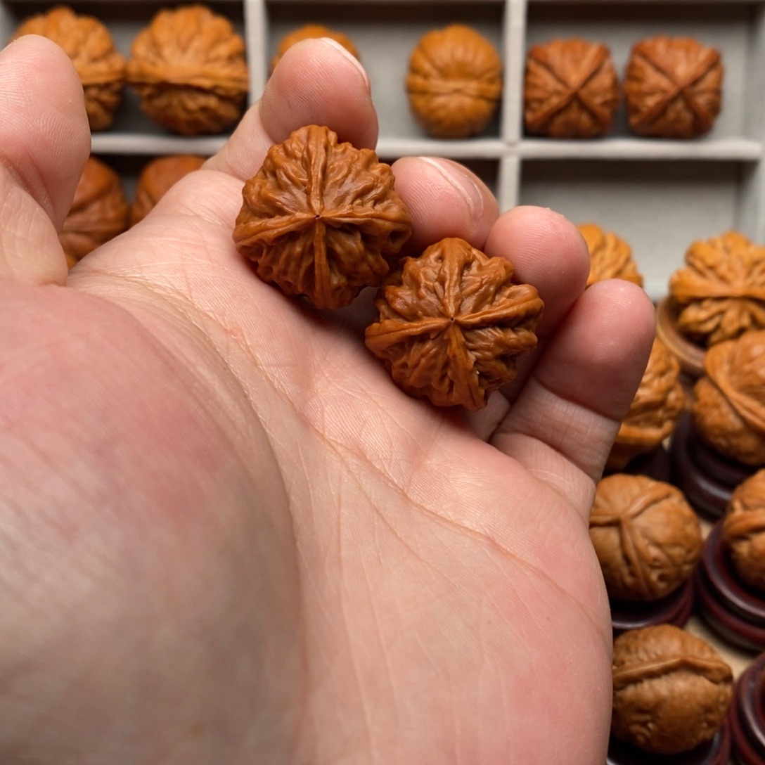 迷***林文玩核桃把件四棱