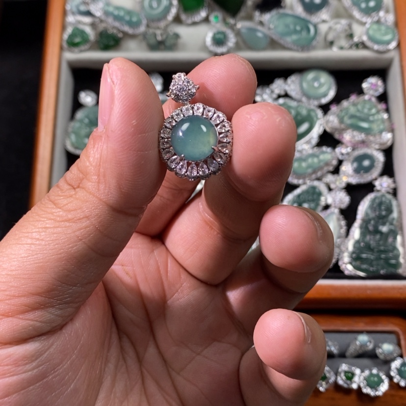 【闪购商品】翡翠颈饰未镶嵌天然