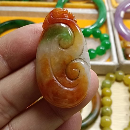 翡翠颈饰未镶嵌翡翠