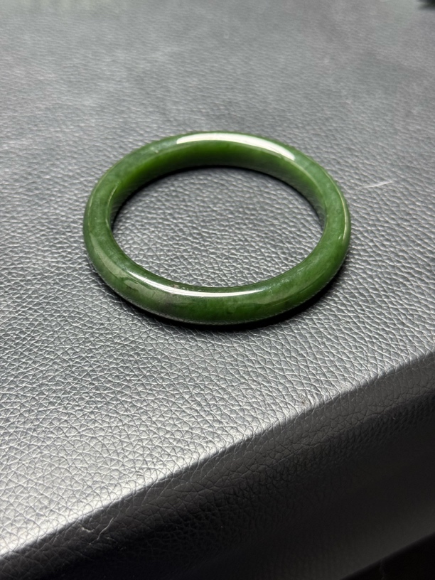 天然和田玉碧玉菠菜绿56mm圈口手镯女款