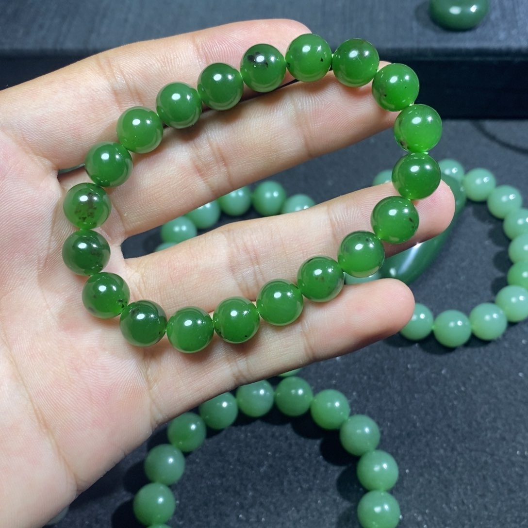 颈饰未镶嵌和田玉（碧玉）