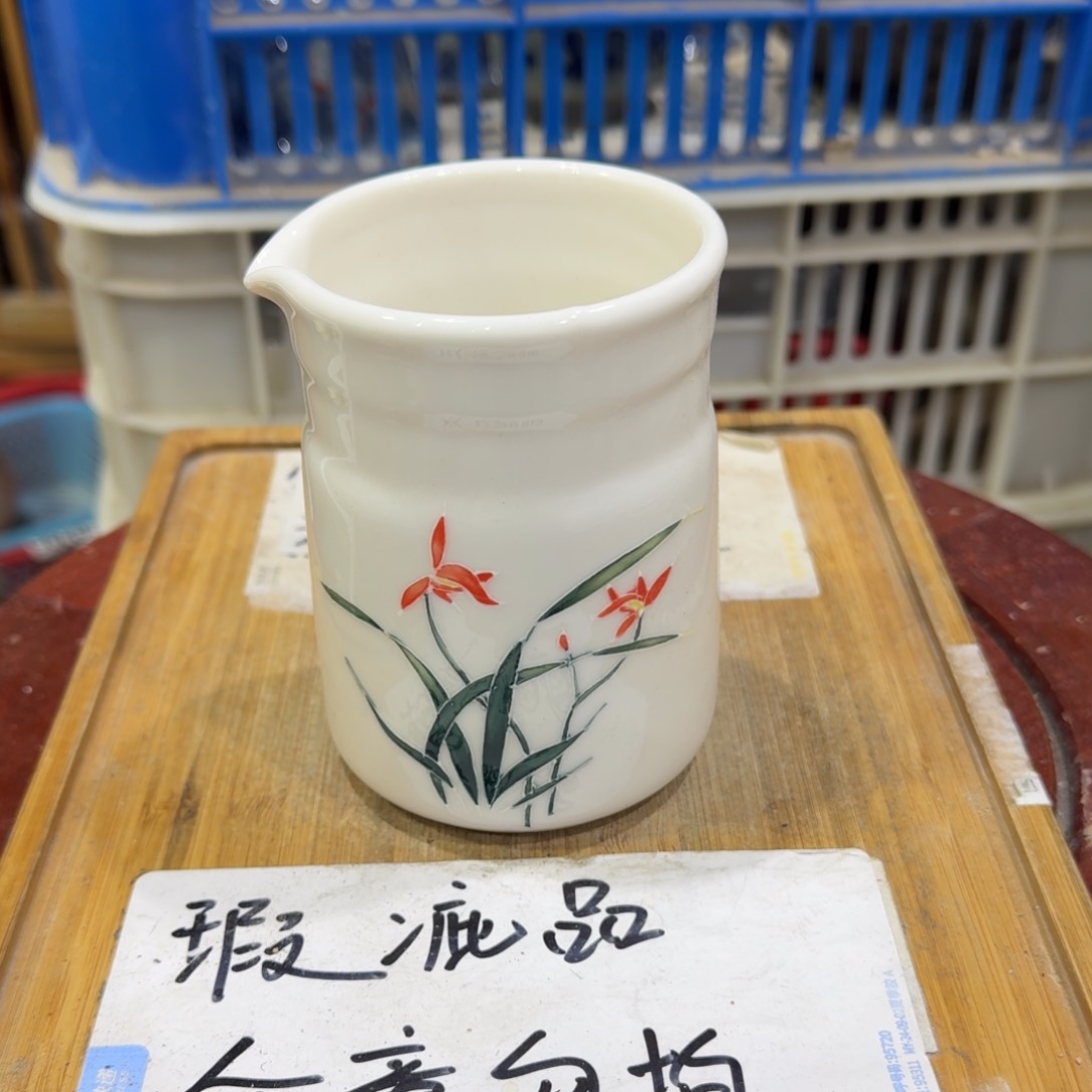 瑕疵介意勿拍陶瓷器皿B925