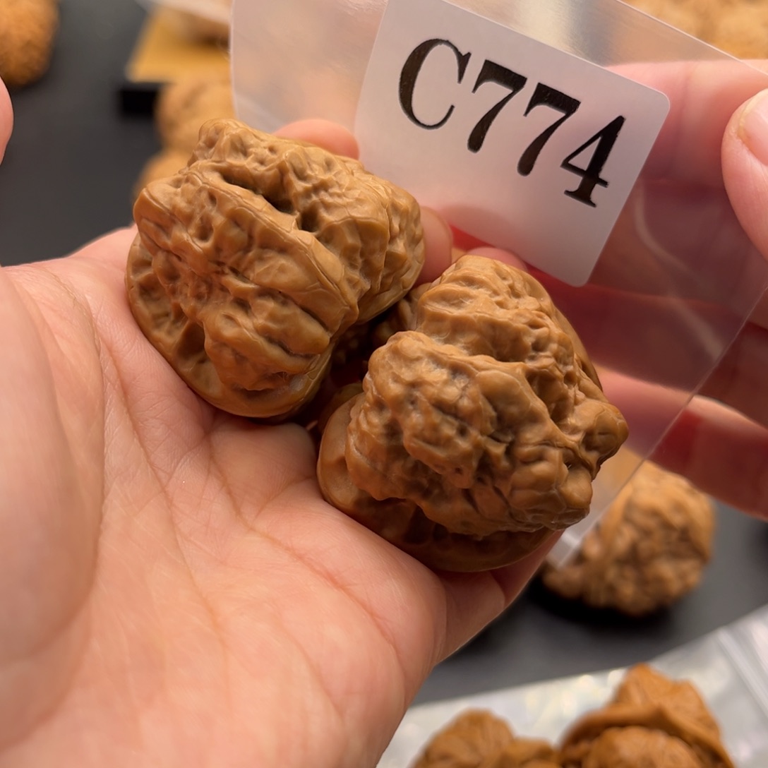 宇***二把件文玩核桃蛙蛙精品，42度42