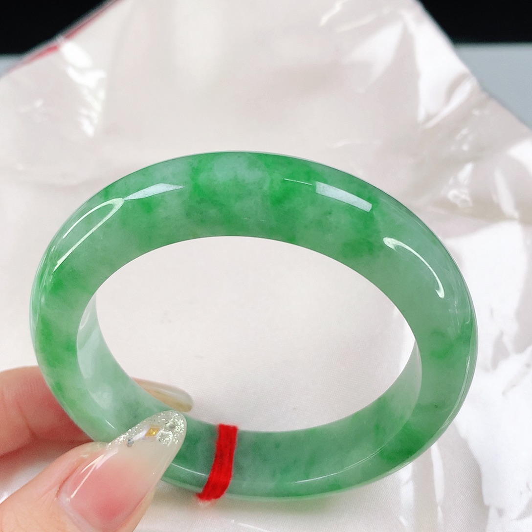 翡翠手镯未镶嵌?****?51圈口