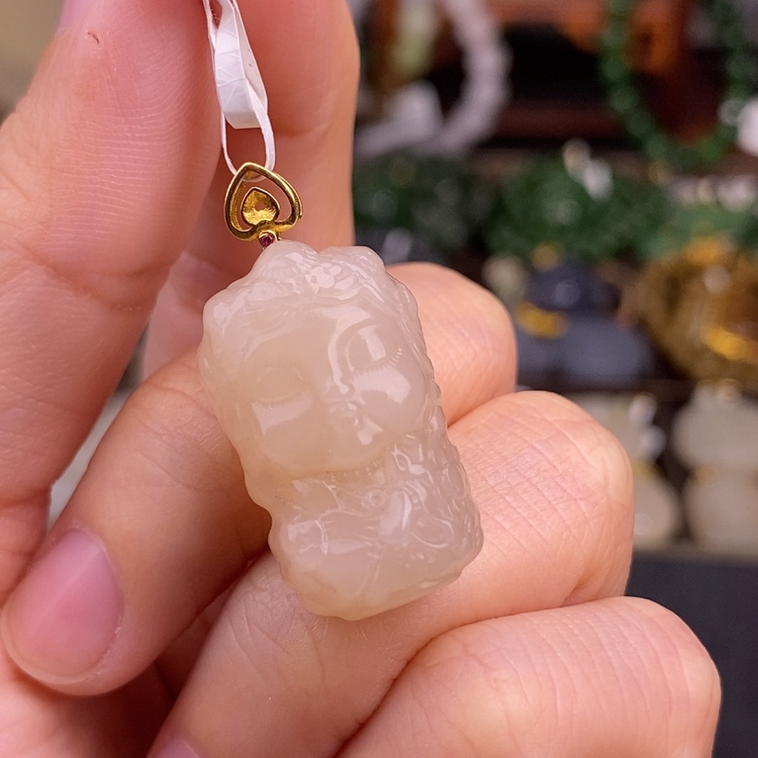 和田玉熟藕粉老料18.K金度母吊坠清货价未镶嵌