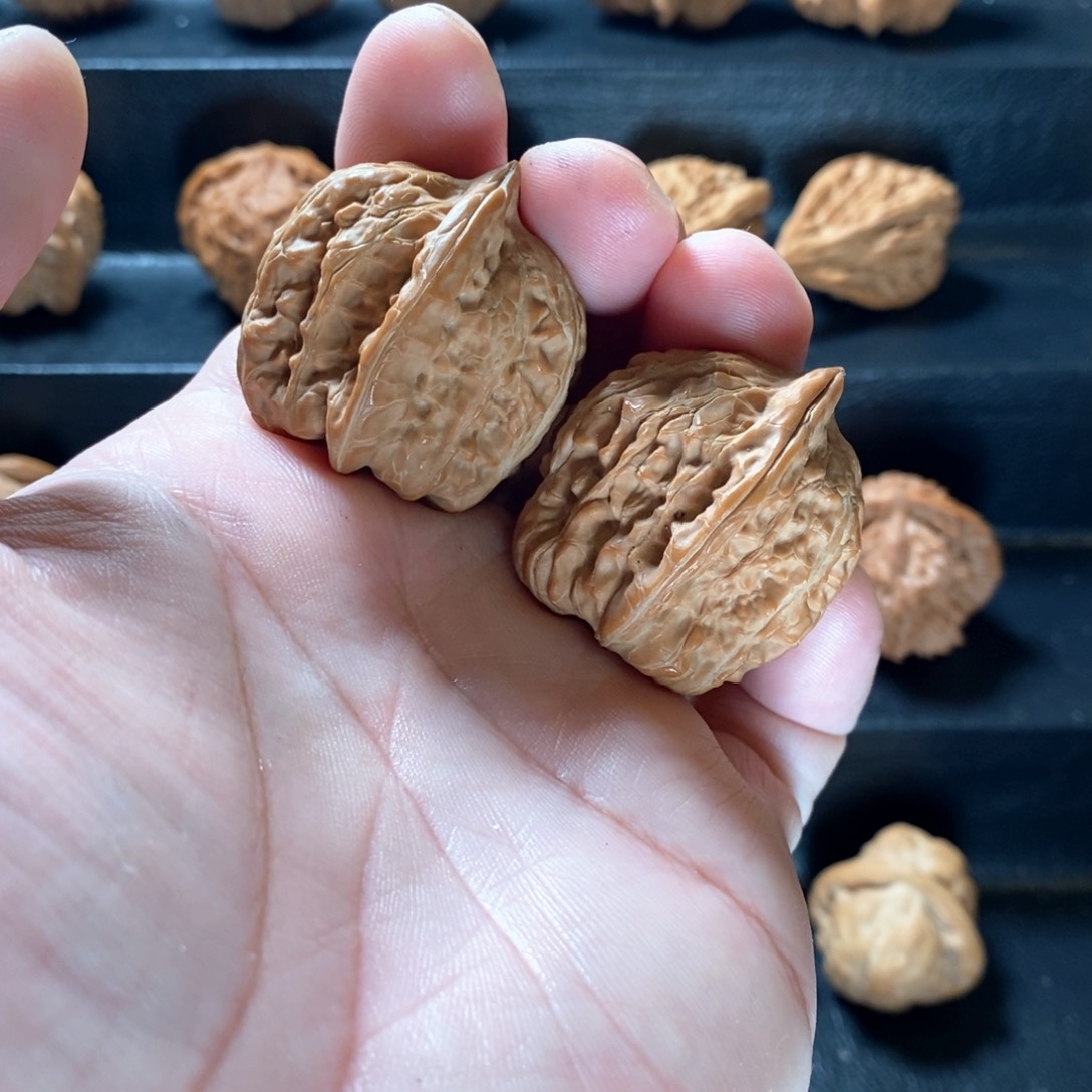 桃核把件山***物原生态老树赤龙30