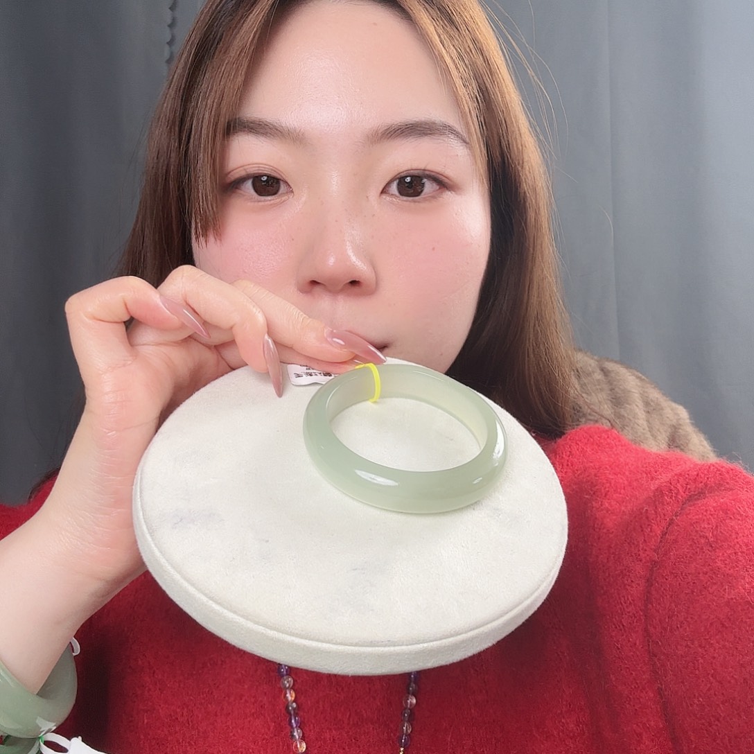 小***油石英质玉未镶嵌手镯