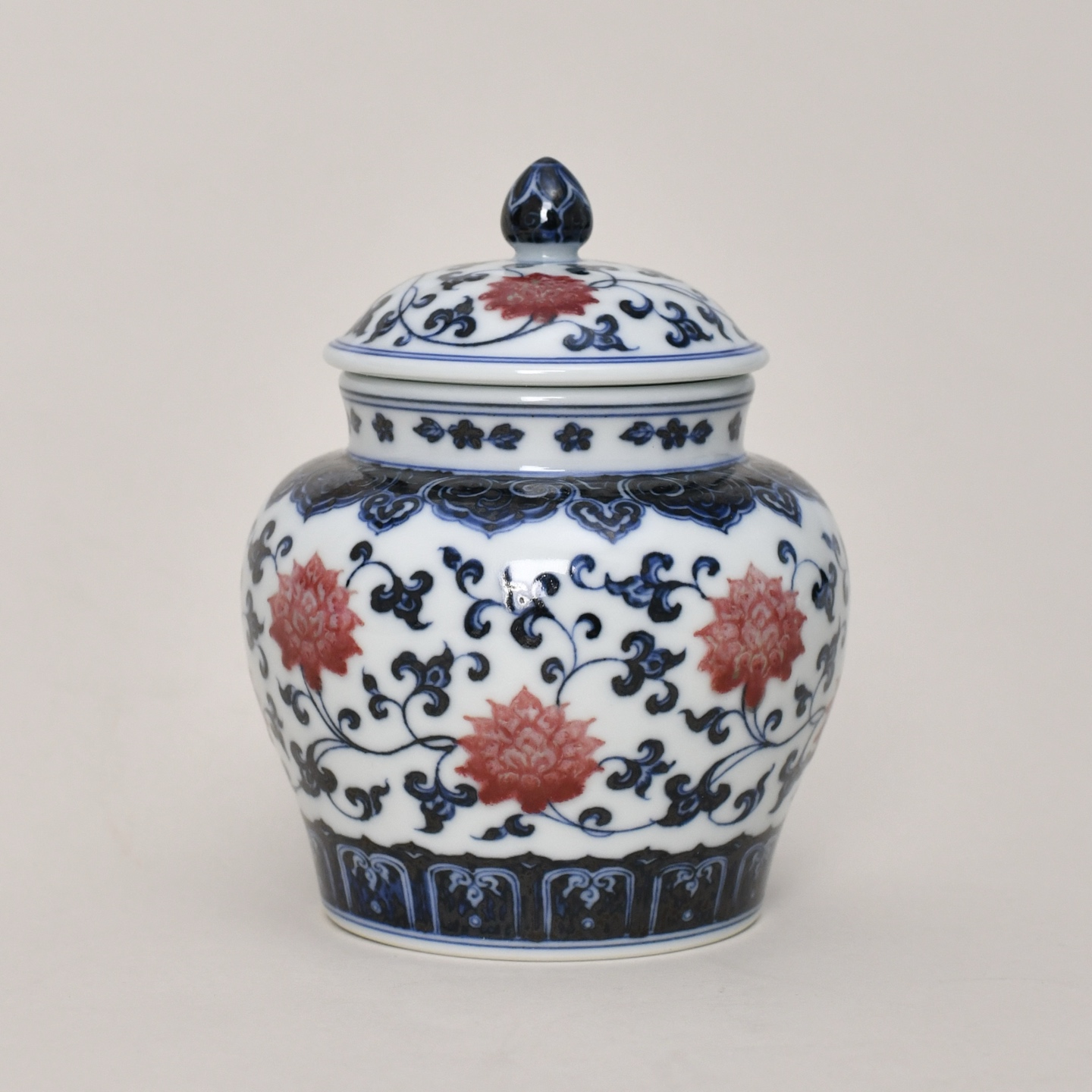 春风祥玉青花釉里红缠枝莲纹将军罐景德镇手工陶瓷高度13.5cm 