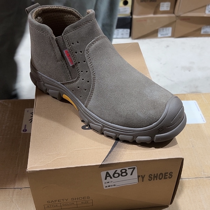 编码687号。42码防砸防刺劳保鞋。