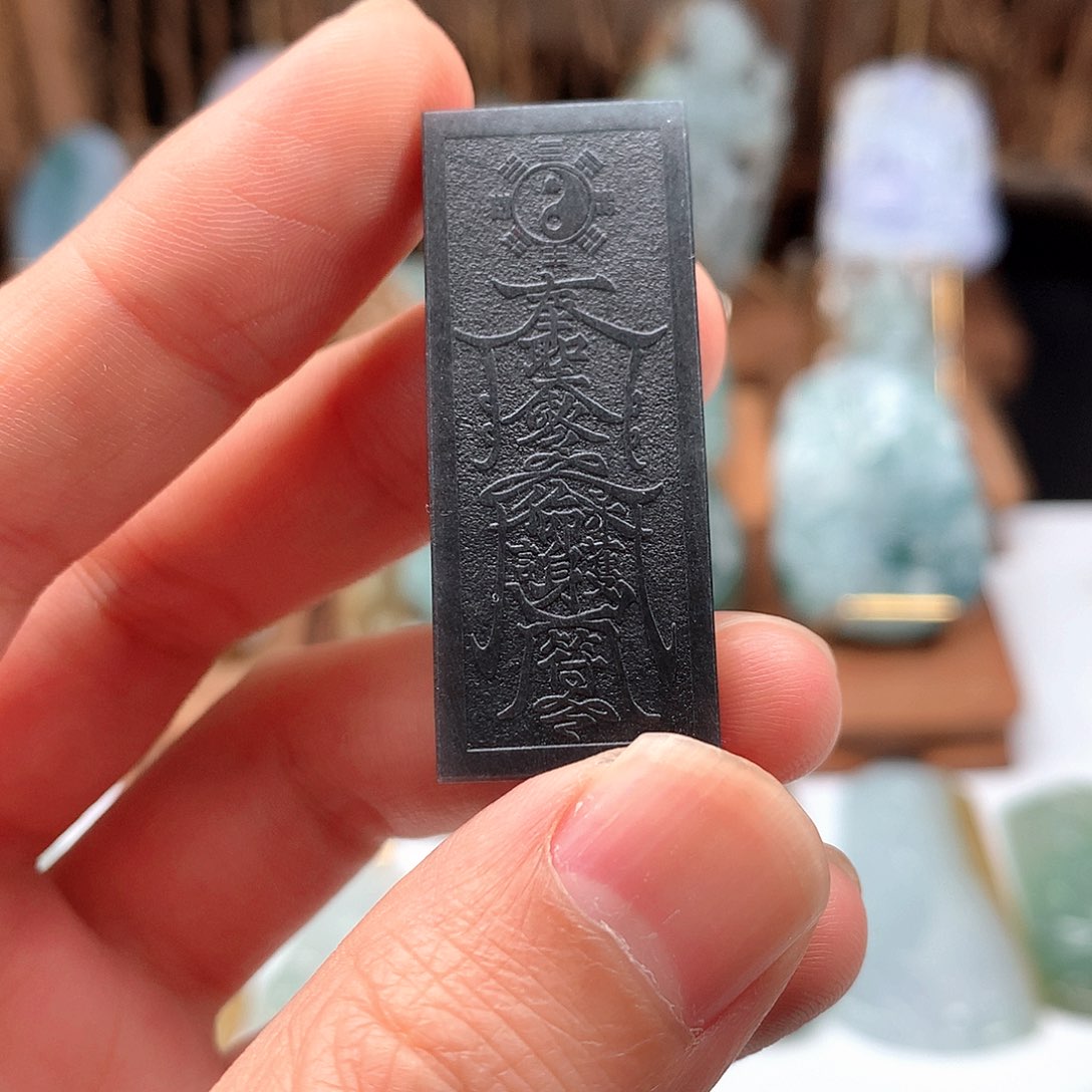 定制翡翠未镶嵌挂件