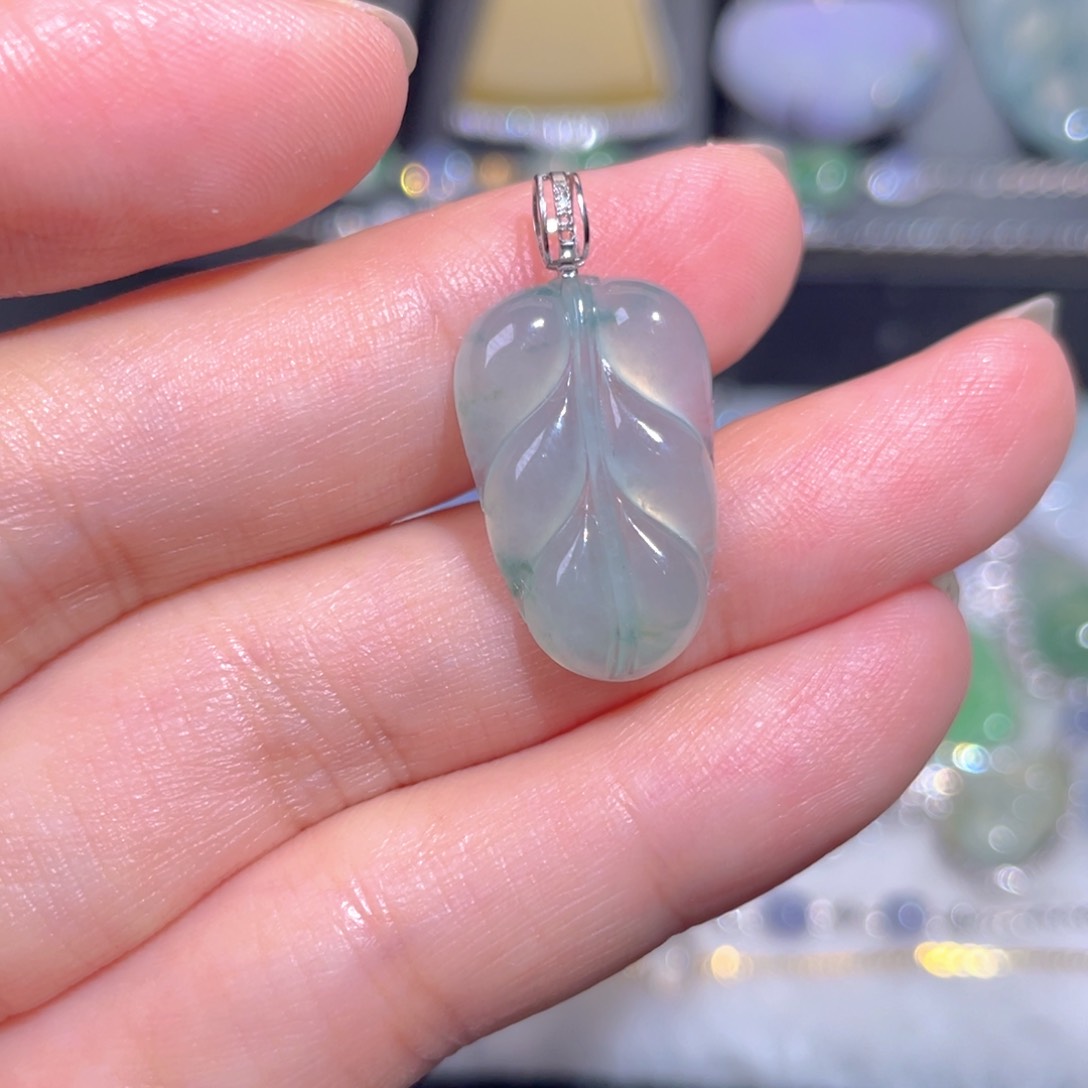 翡翠18K金镶嵌颈饰翡翠