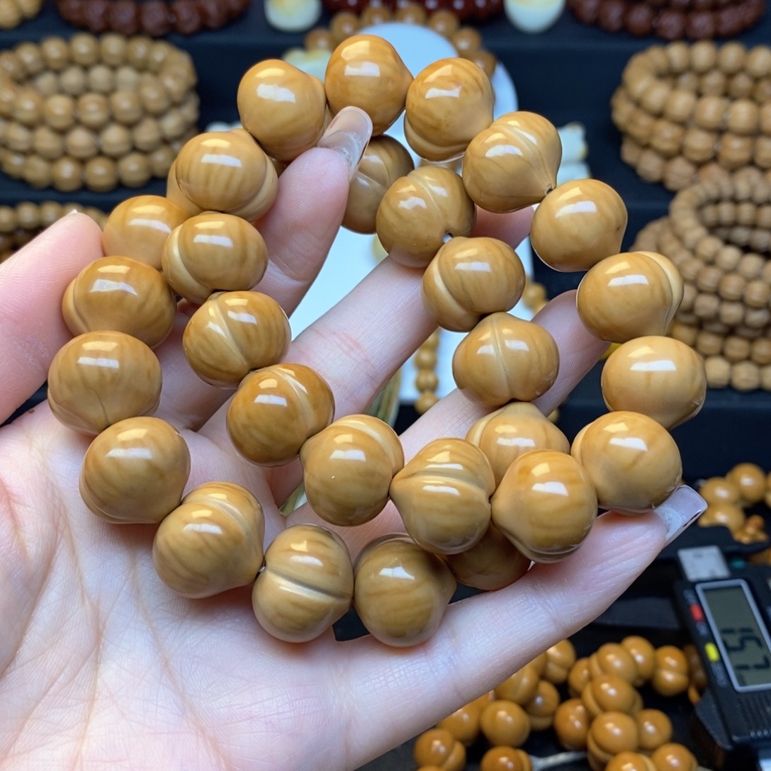 猴头核桃吊坠微瑕18屁桃