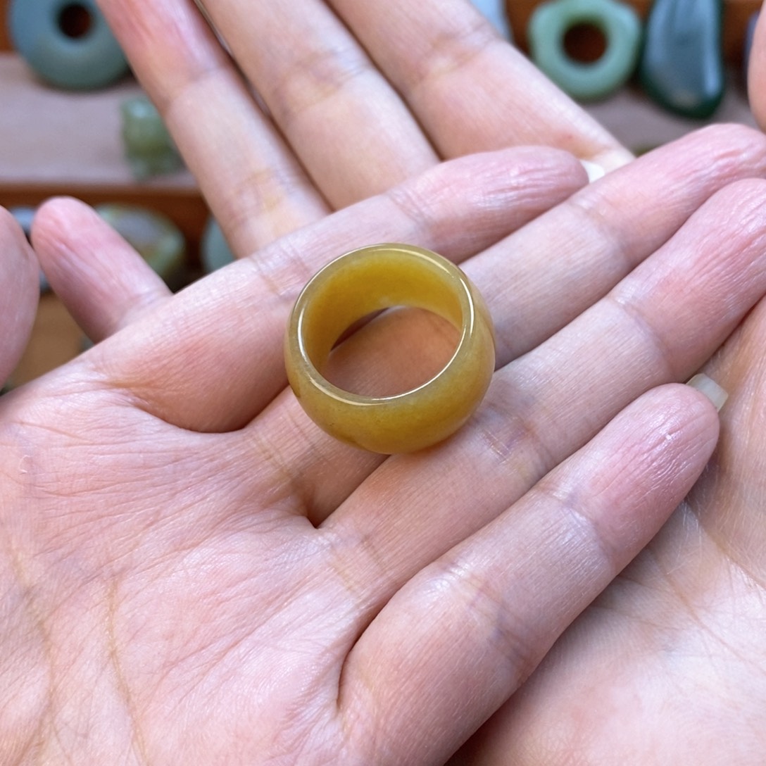 和田玉（糖玉）戒指未镶嵌