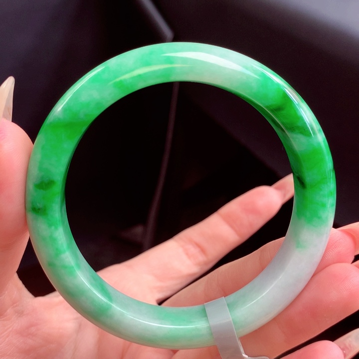 翡翠手镯未镶嵌翡翠