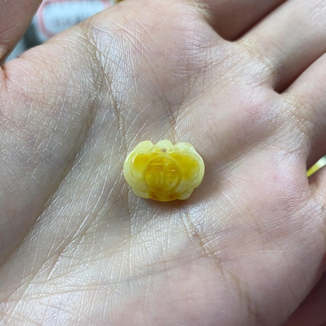 琥珀裸石未镶嵌小平安锁