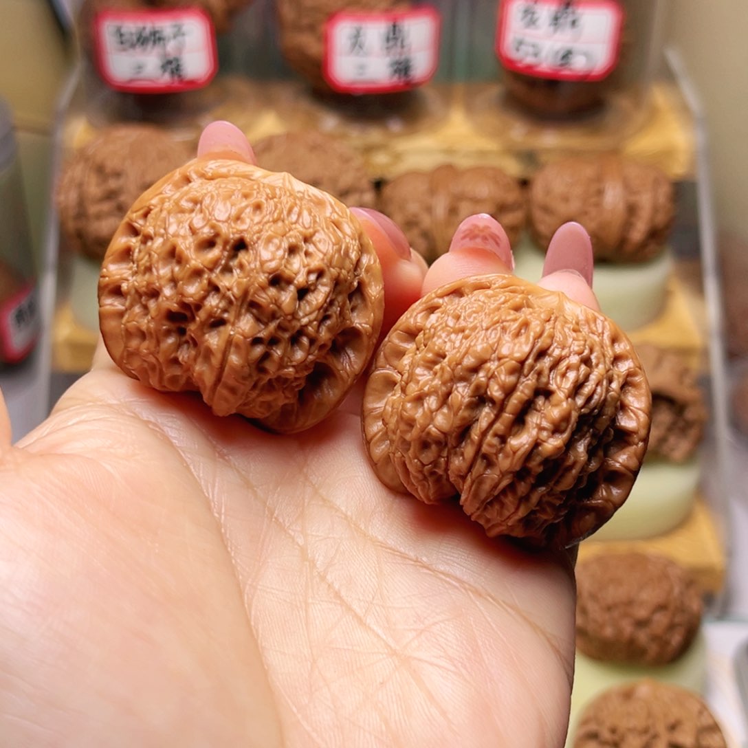 文玩核桃吊坠39尺血麒麟