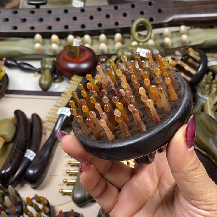 紫光檀64齿按摩梳一个