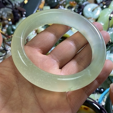 岫玉手镯未镶嵌60口径