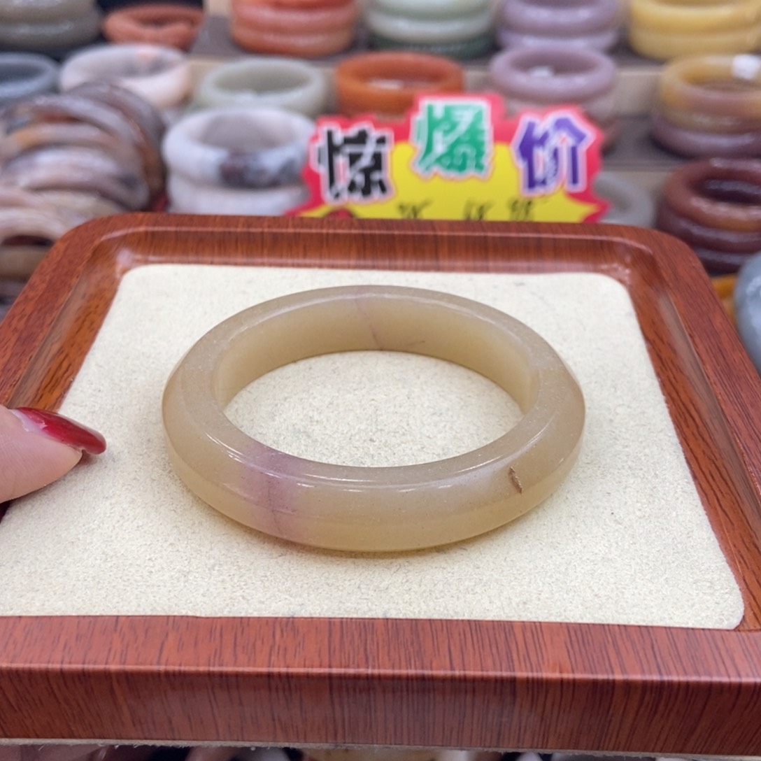 石英质玉手镯未镶嵌
