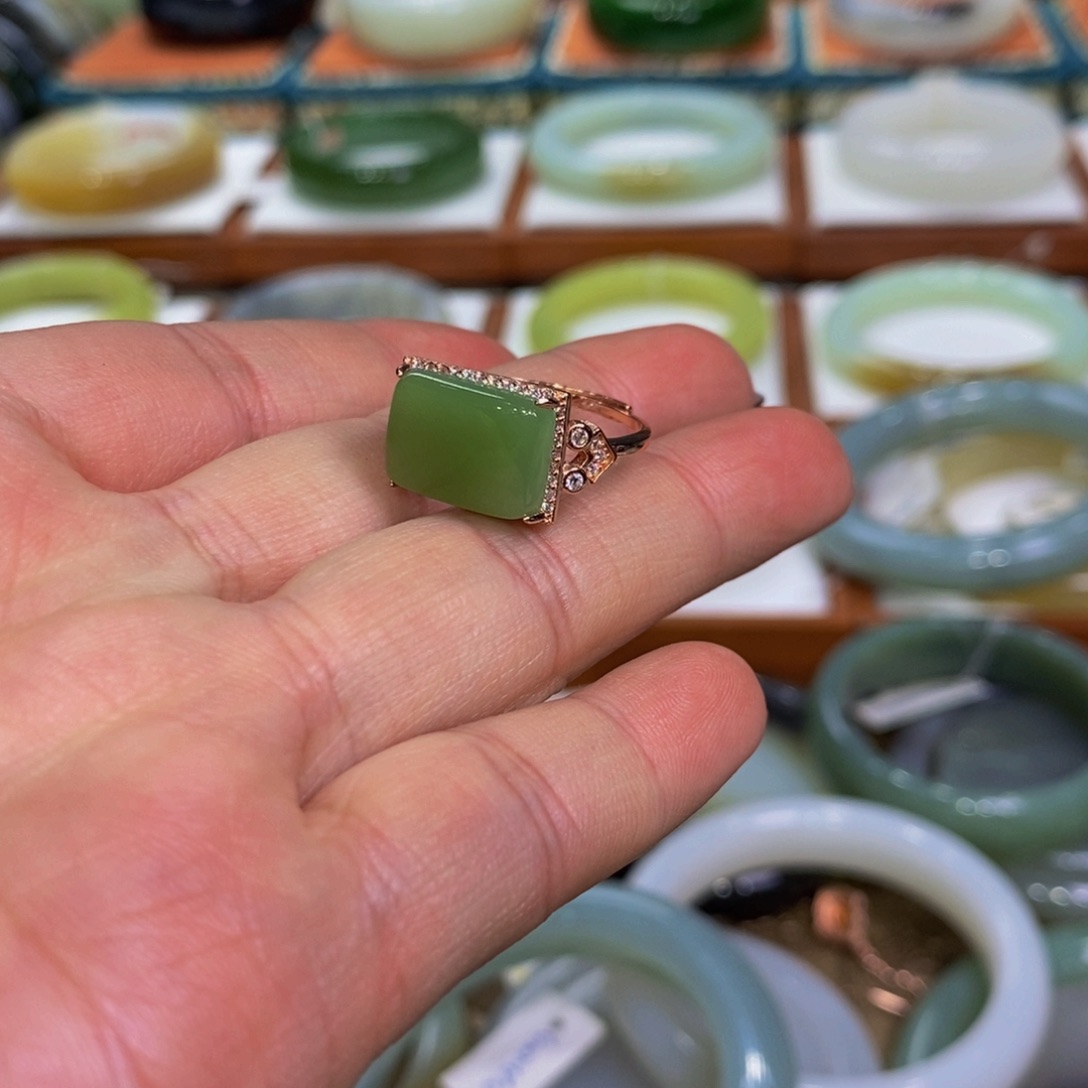 和田玉碧玉粉绿戒指银S925镀金镶嵌