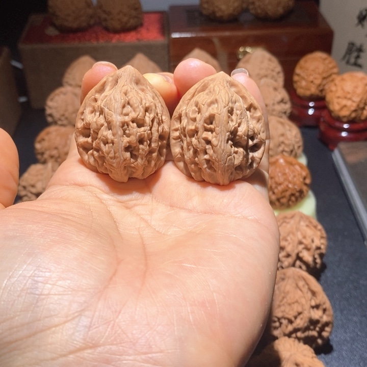 文玩核桃吊坠野生金三角33+