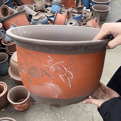 紫砂中国宜兴紫砂花盆，