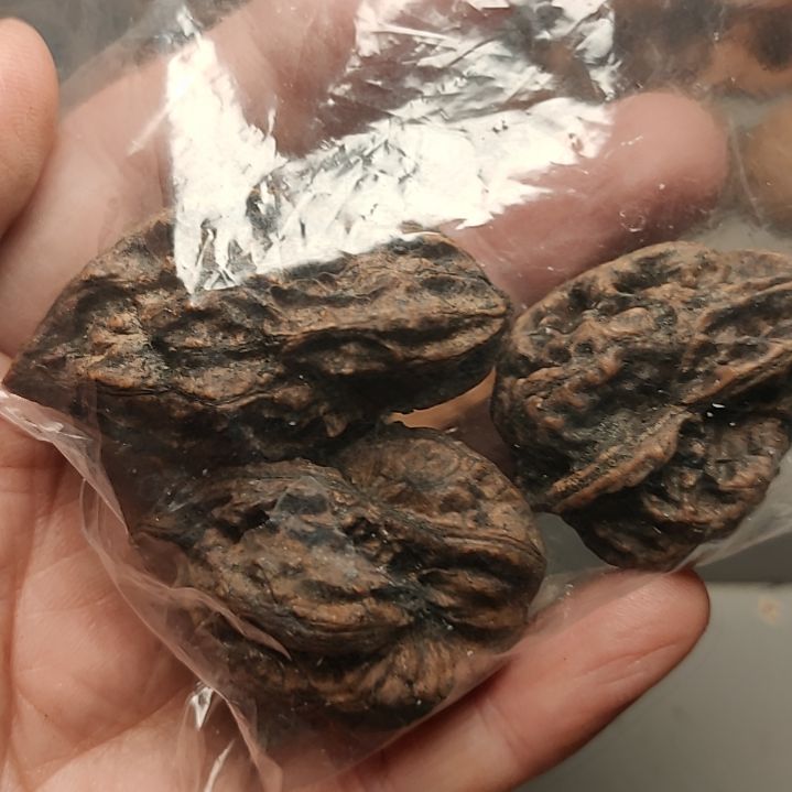 文玩核桃吊坠相****?三个单只33