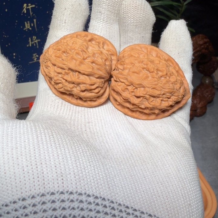 文玩核桃吊坠金牛编号4463，37.5尺