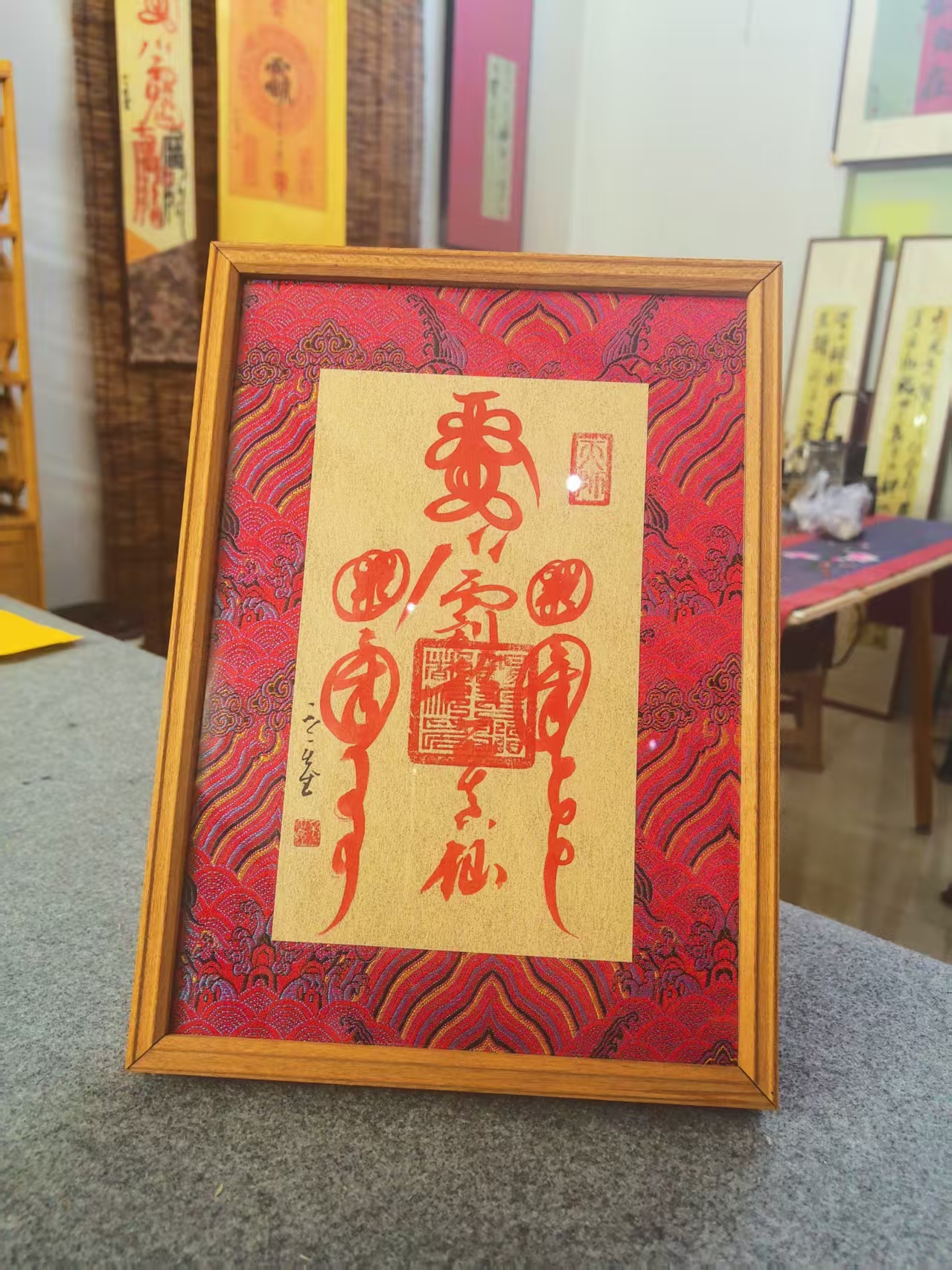 龙虎山手绘天官赐福 字画框相框摆台