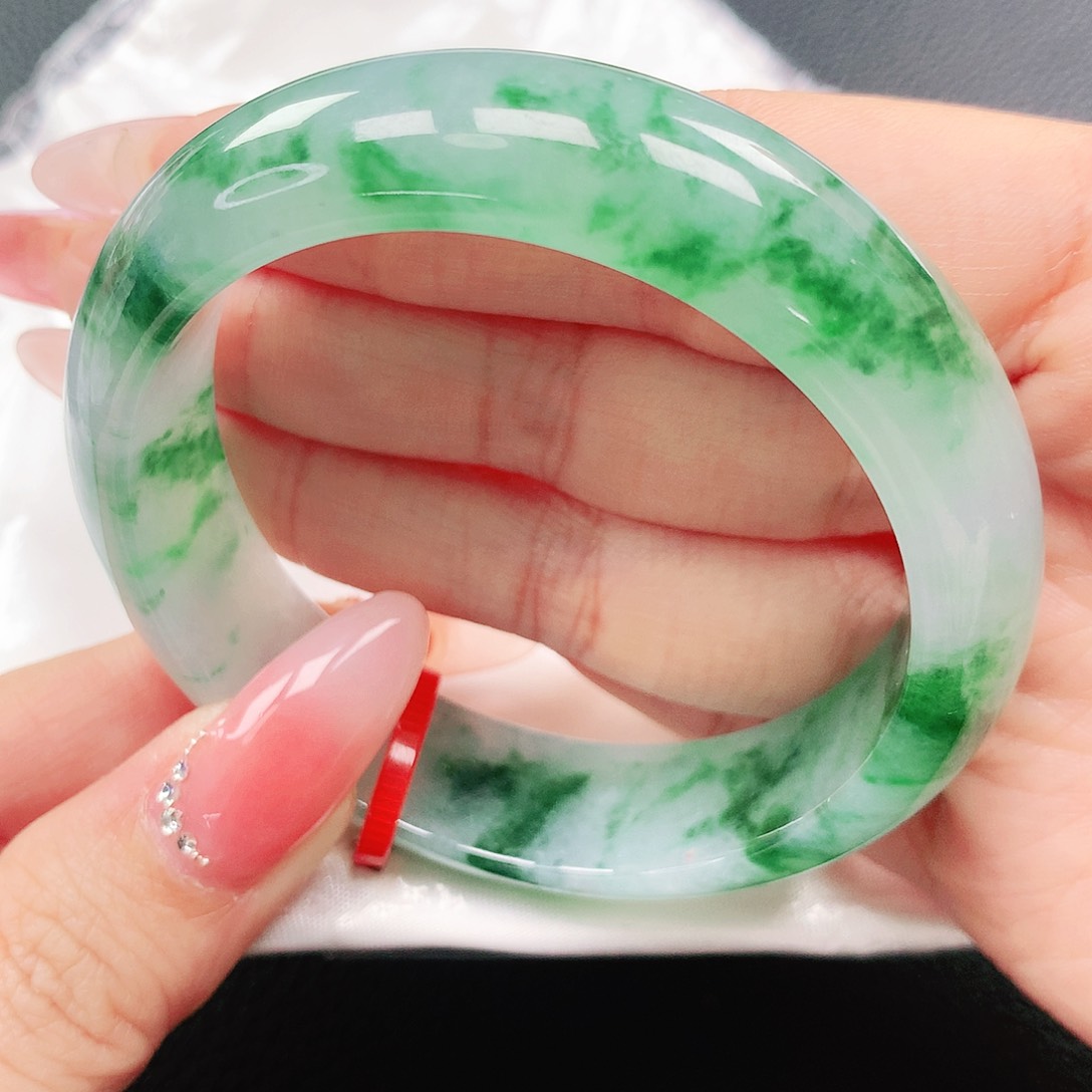 翡翠手镯未镶嵌53圈