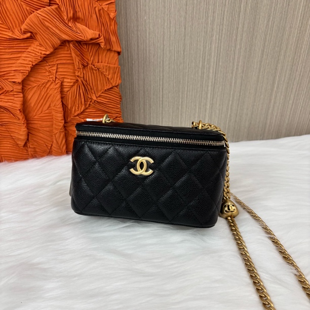 未使用 Chanel/香奈儿 香奈儿爱心化妆盒/香菜奢品/黑色时尚经典