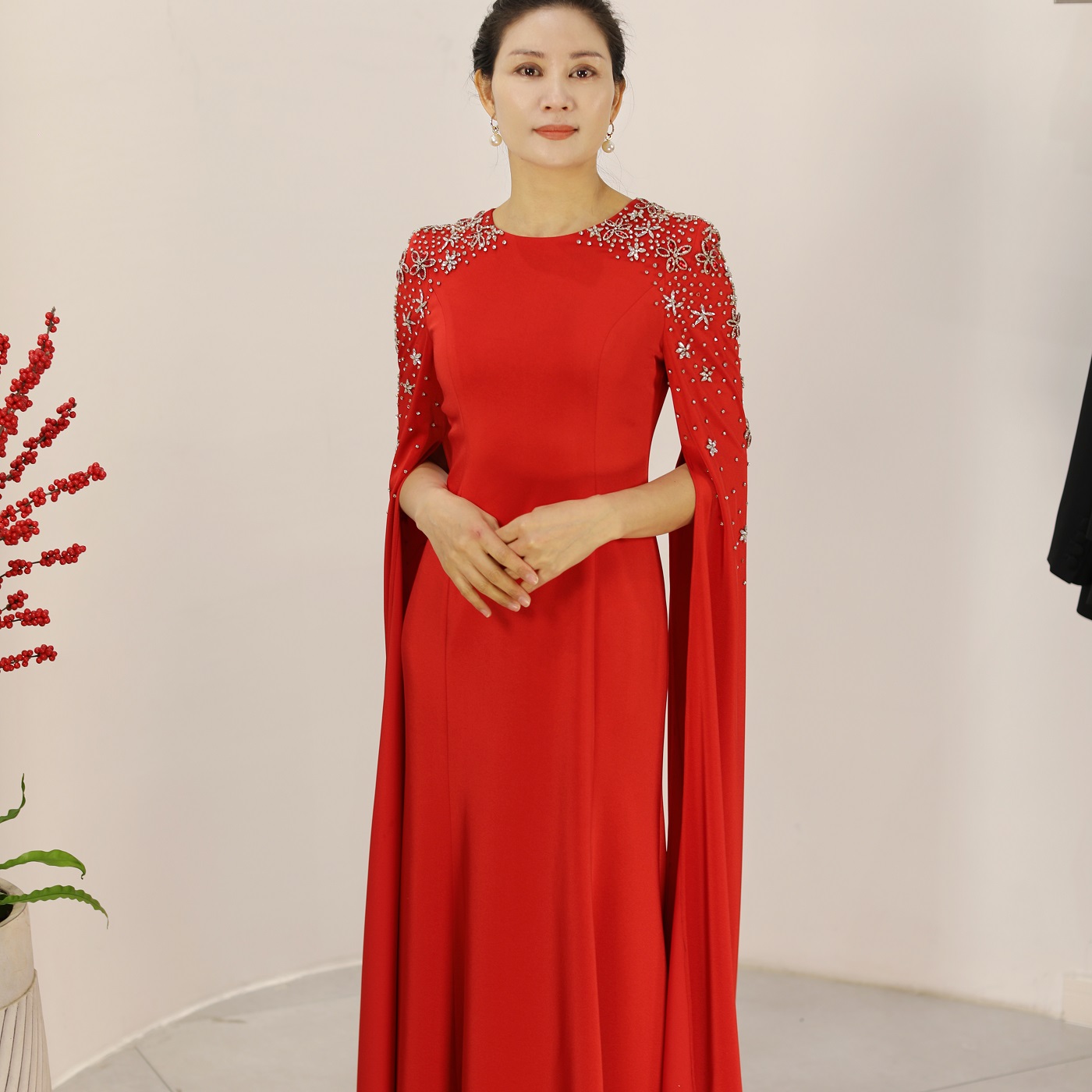 BOFEINA/帛妃娜高定礼服气质高贵线条简单而流畅长袖子红色礼服
