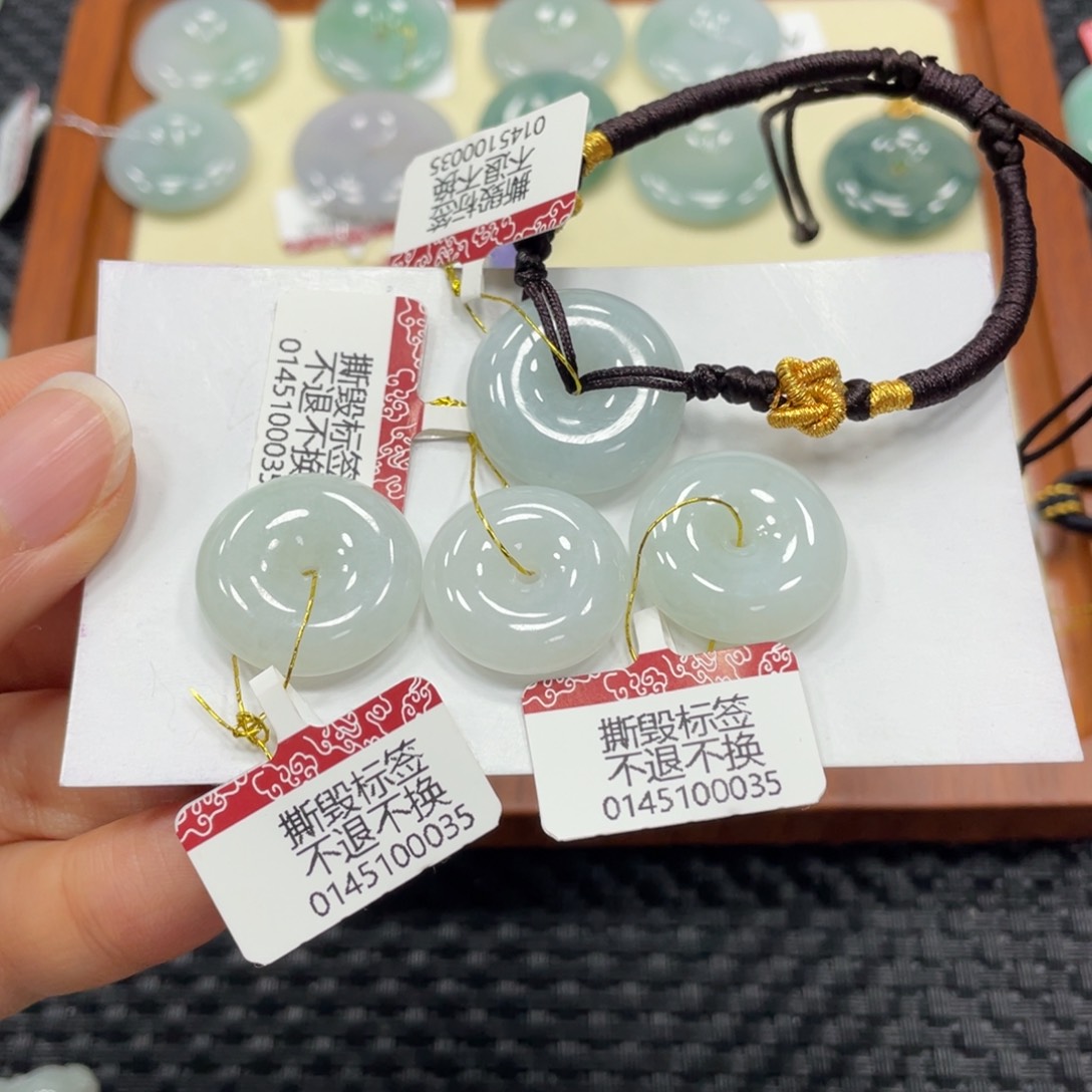 翡翠颈饰未镶嵌翡翠吊坠1