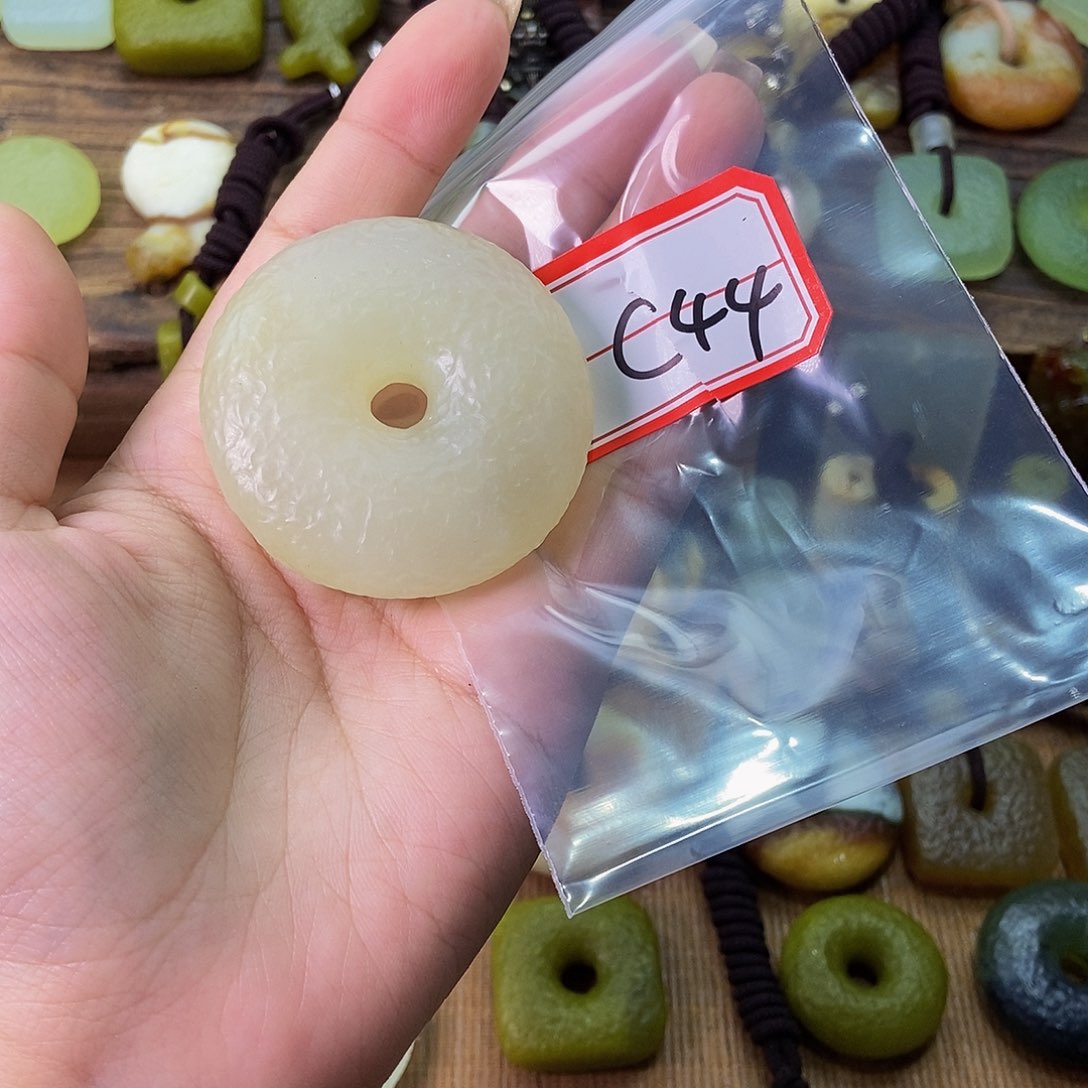 未镶嵌蛇纹石玉挂件苏****秀