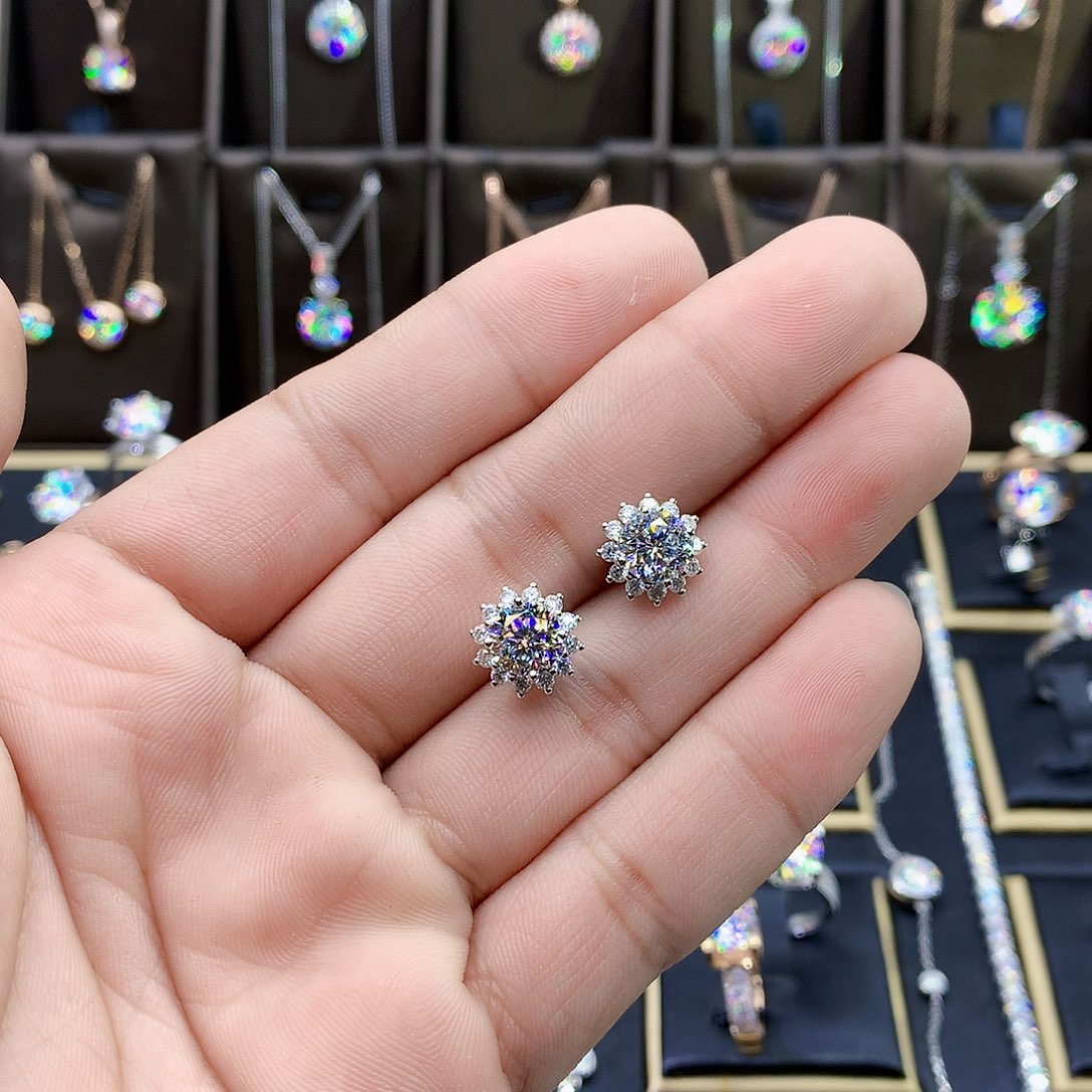 合成碳硅石（莫桑石）耳饰18K金镶嵌H***n