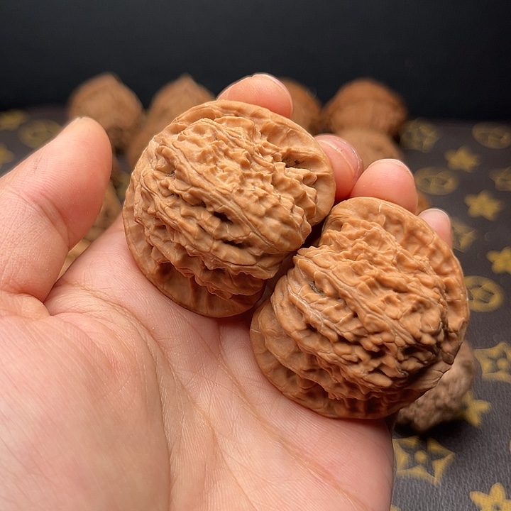 文玩核桃吊坠41白狮子