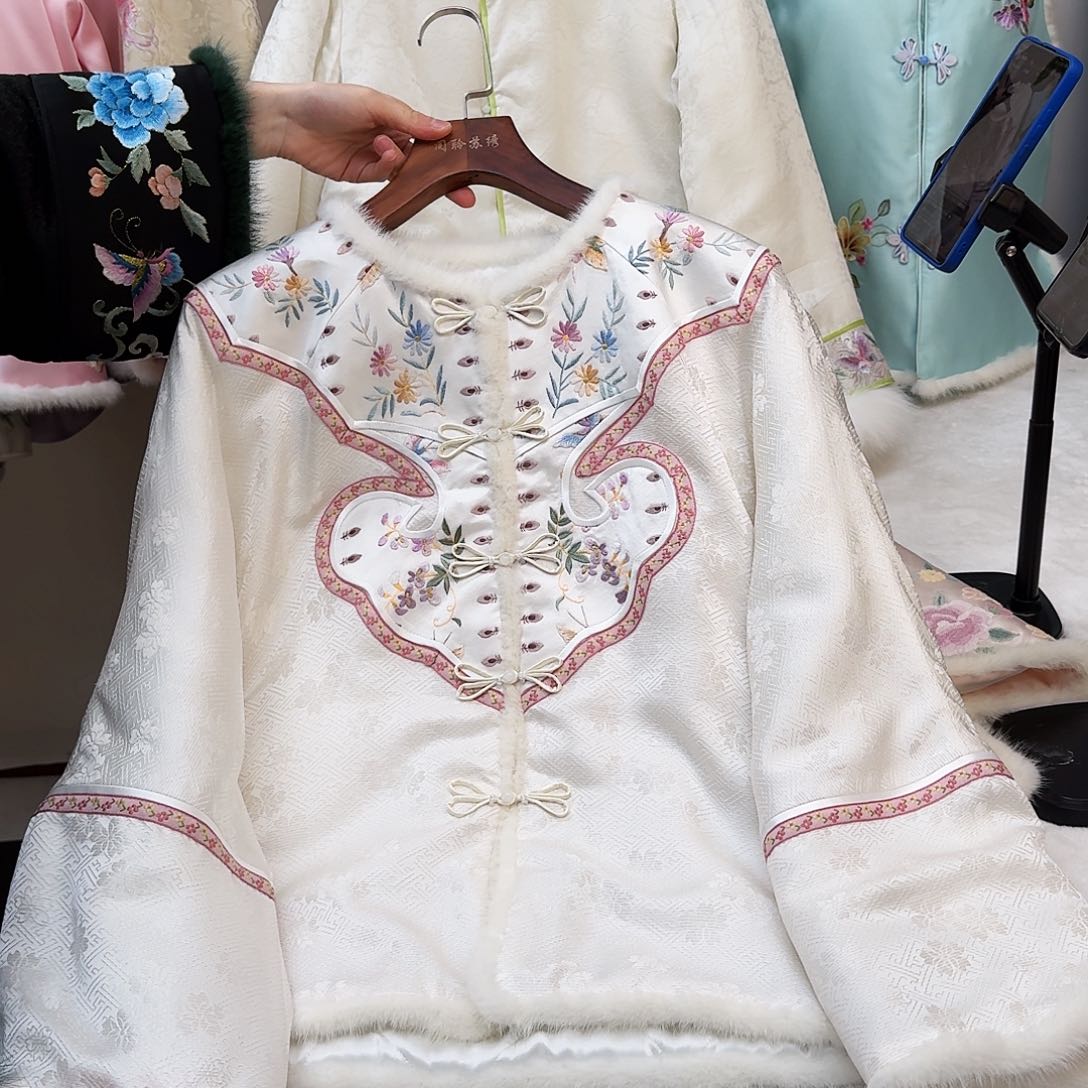 刺绣真丝如意头 一物一件