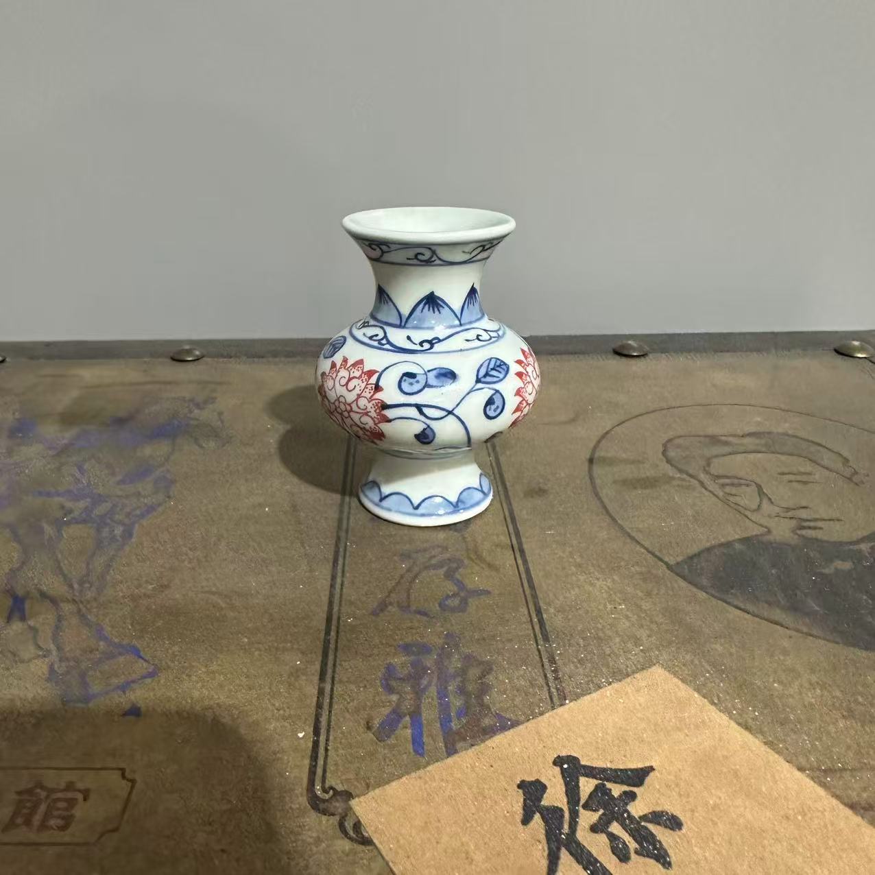 E554/AW  青花釉里红/赏瓶