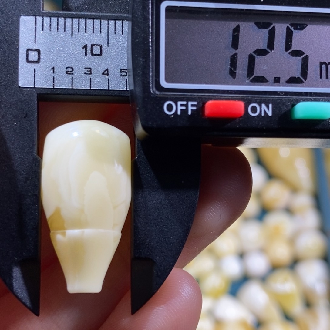 蜜蜡裸石未镶嵌配饰