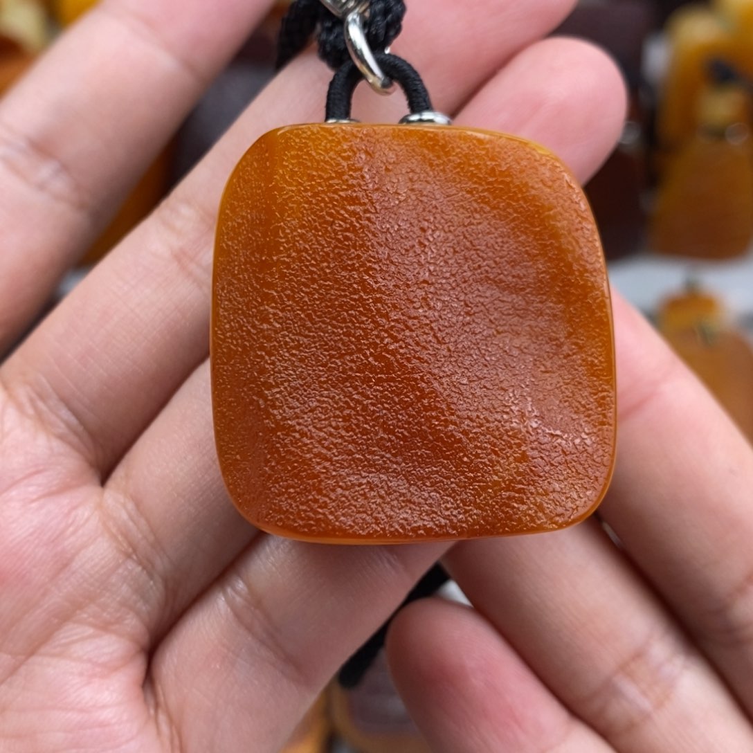 琥珀吊坠(赠链)未镶嵌