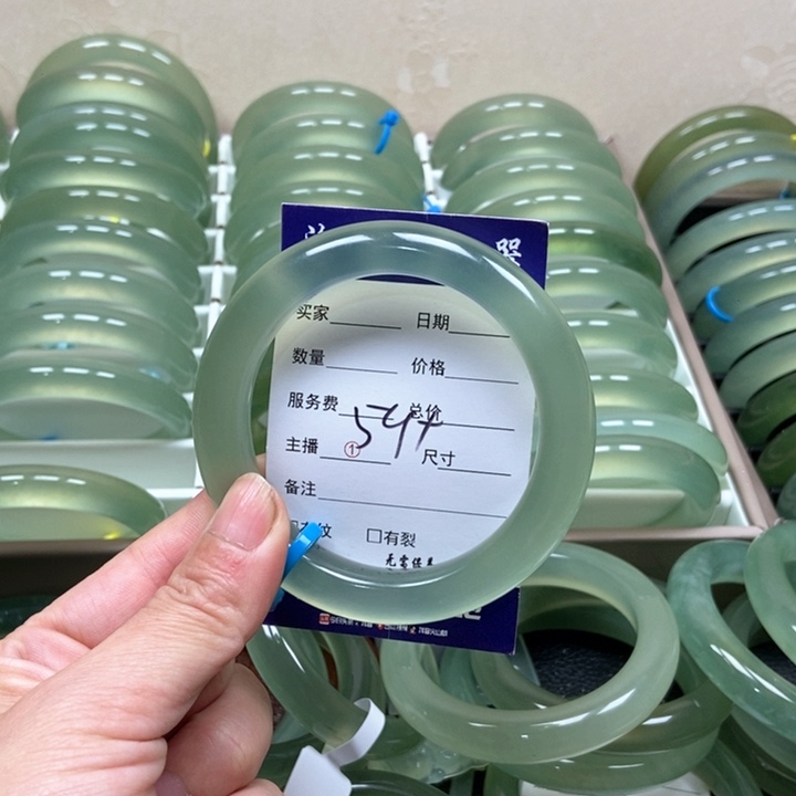 未镶嵌蛇纹石玉手镯S****s