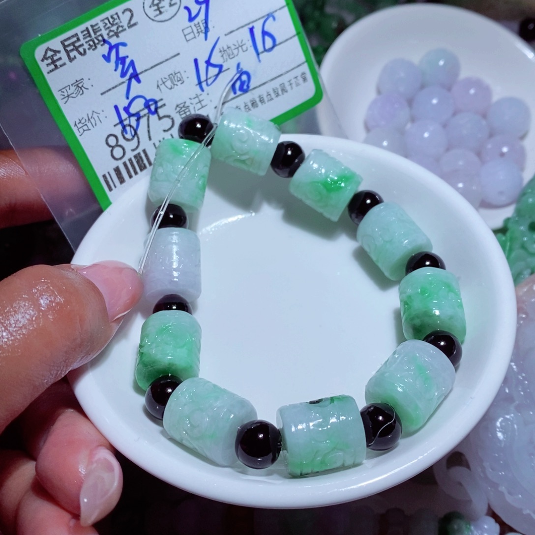 穿***来定制翡翠未镶嵌我