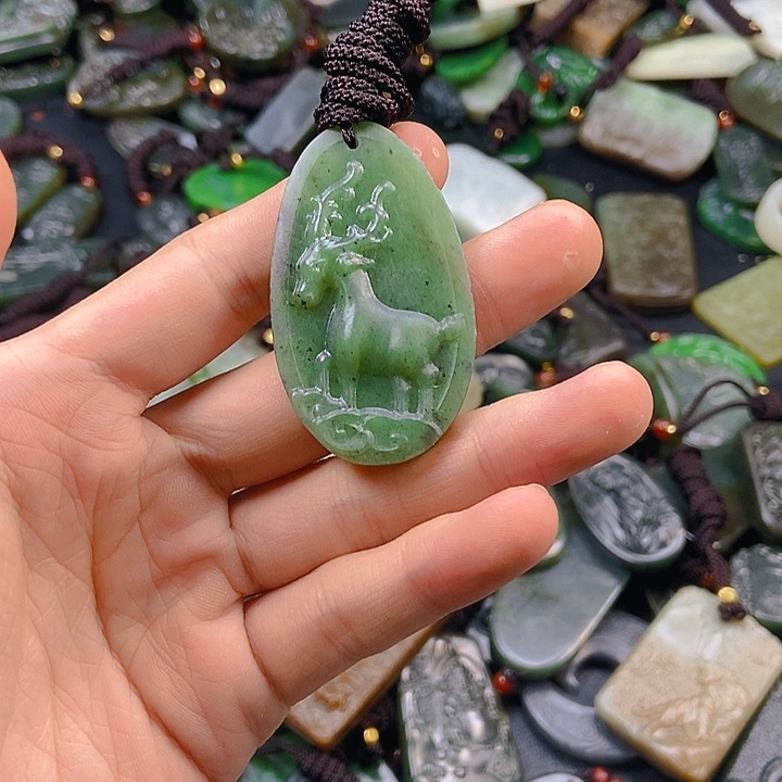 颈饰未镶嵌和田玉