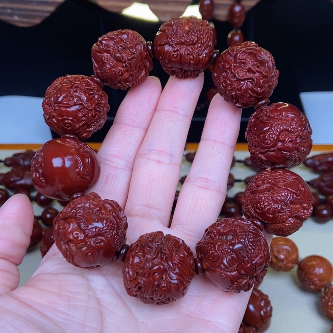 橄榄核吊坠工***哥九龙献瑞