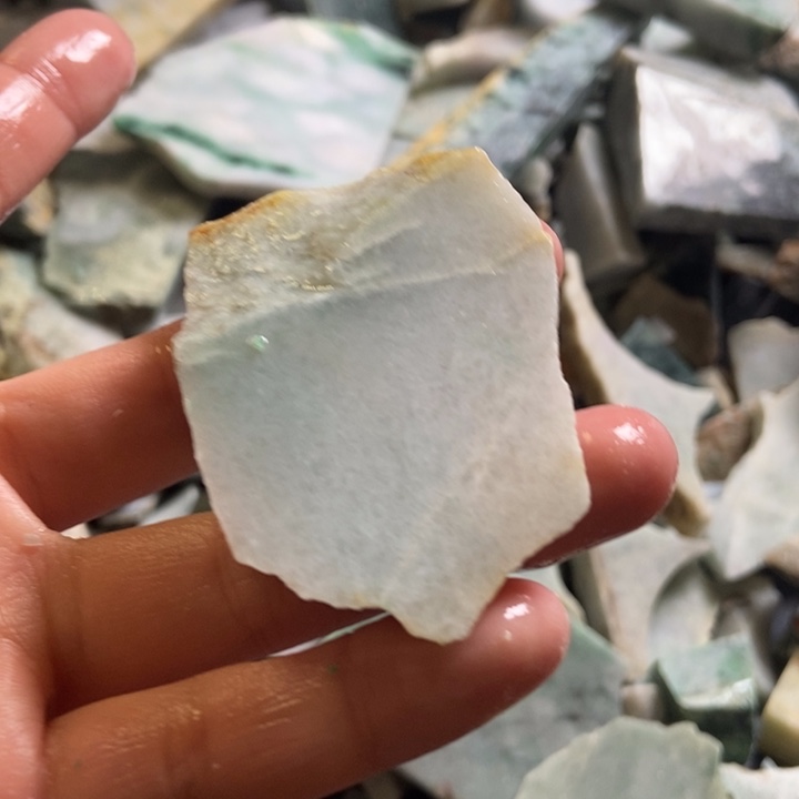 翡翠颈饰未镶嵌天然翡翠