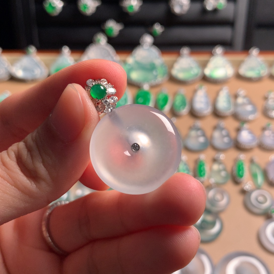 翡翠吊坠(赠链)18K金镶嵌