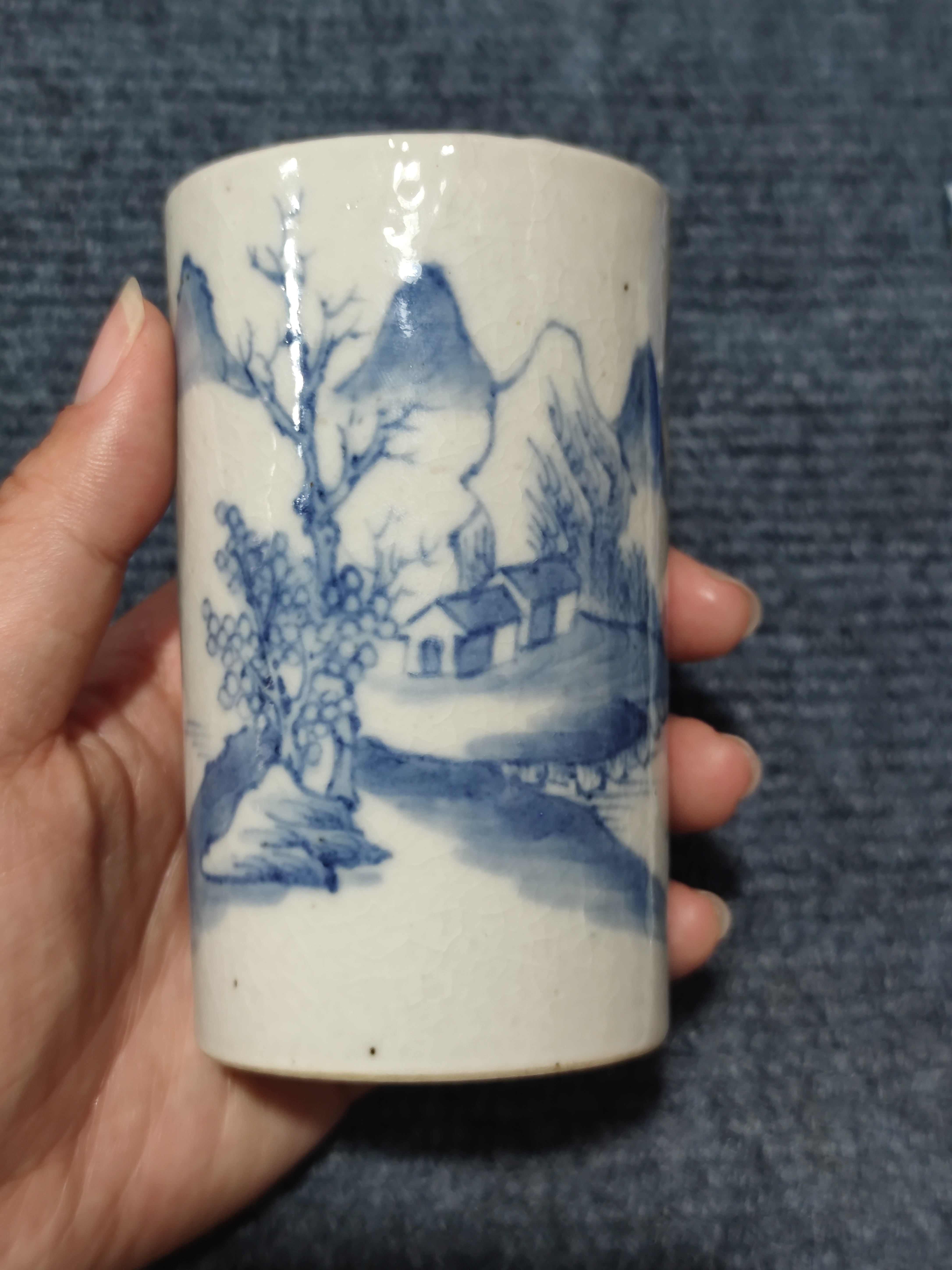 山山水水笔筒一件