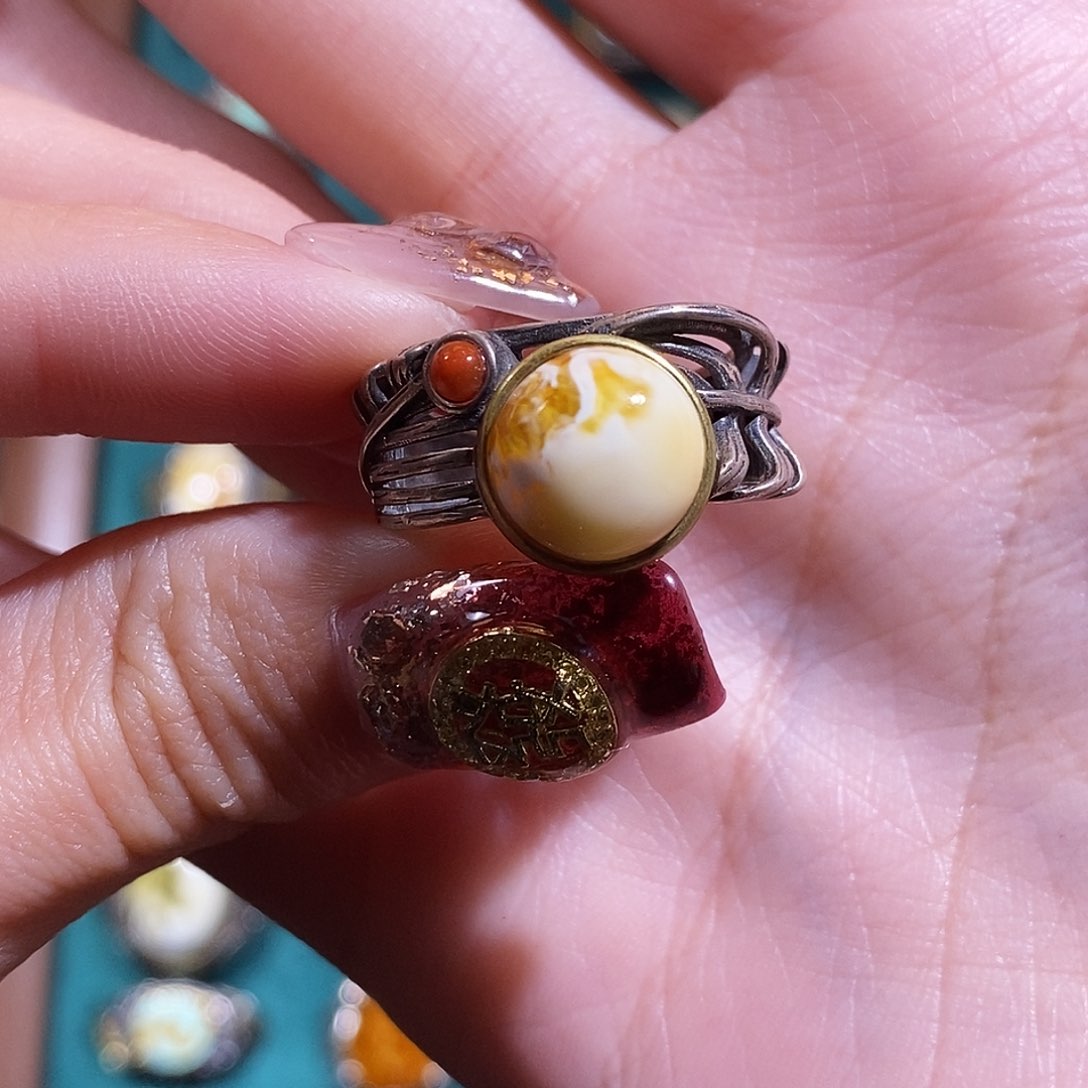 琥珀戒指银S925镶嵌小*人戒指