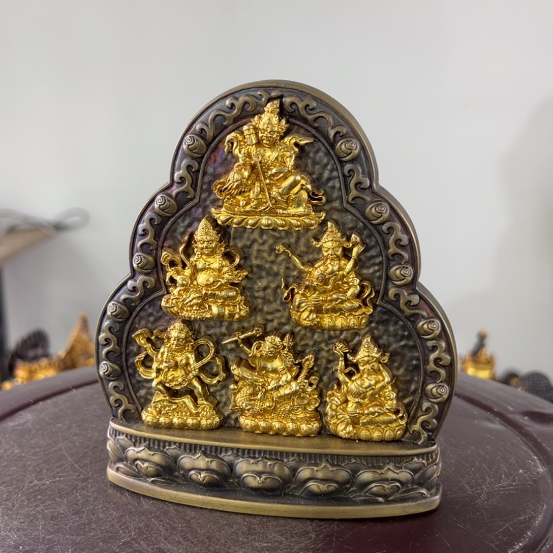 勇**人佛像的造型和造型